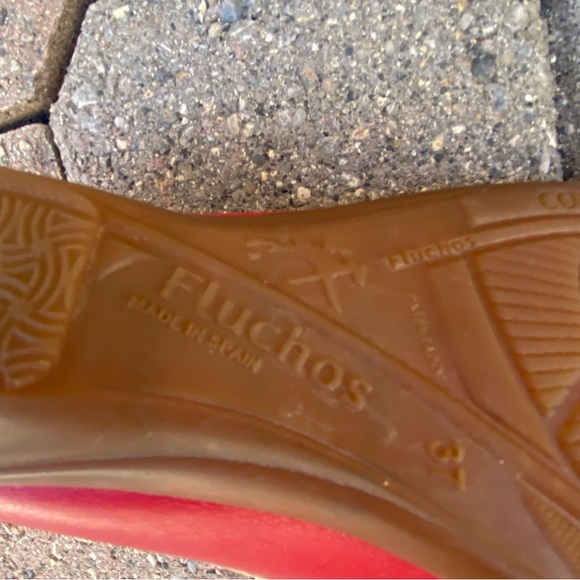 Flouchos Femme women red & beige, front tassels slip on loafers. Size 37. Used. - Picture 4 of 5